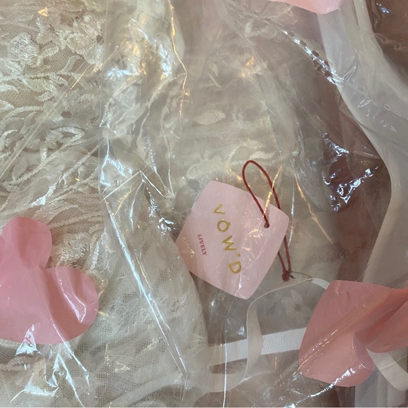 Vow’d Lively Wedding Dress NWT Size 8 - Picture 5 of 6